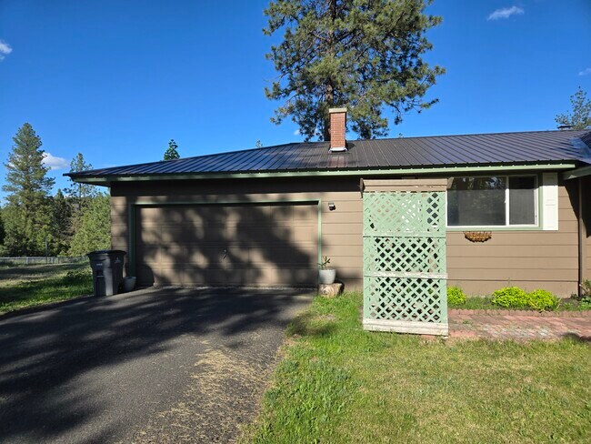 Building Photo - 35312 N Newport Hwy