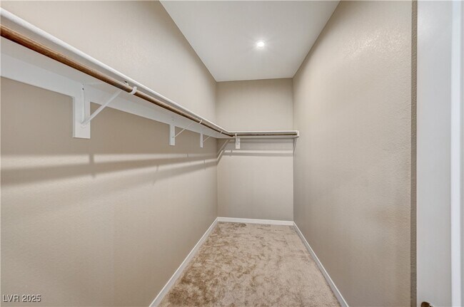 Building Photo - 9864 Kings Glen St