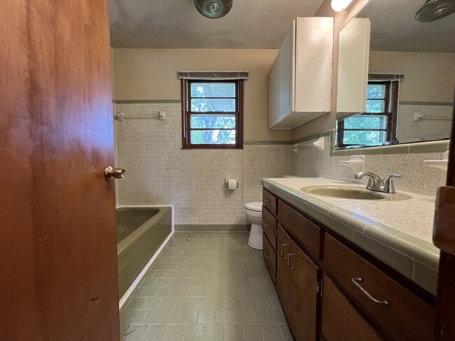 Building Photo - For Rent: 3BR, 1BA in the country