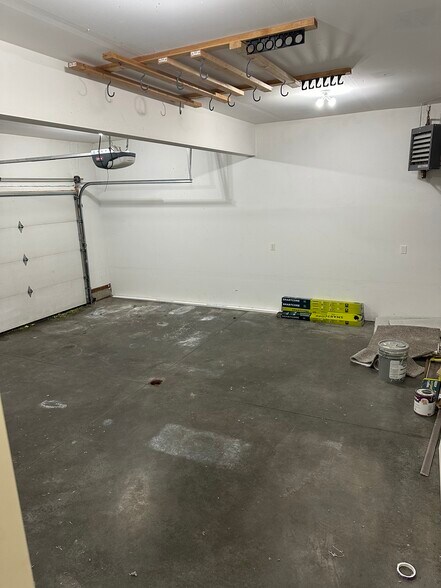 Building Photo - 2843 S Avalon Cir