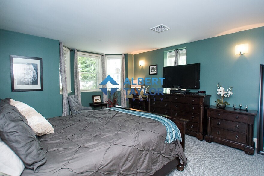 Building Photo - 111 Pleasant St