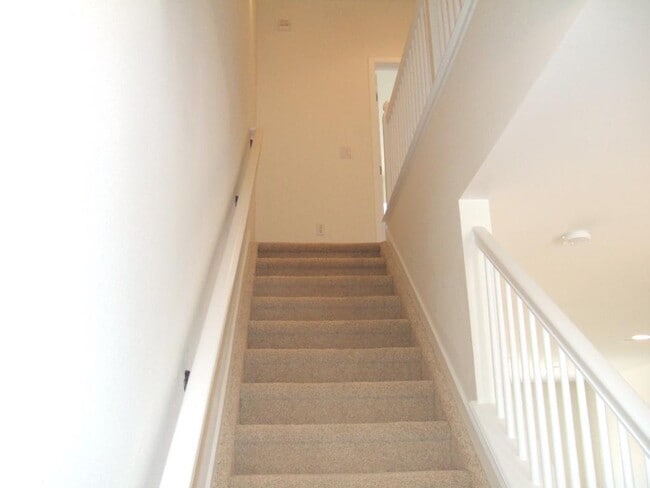 Building Photo - Rare Townhome in Park Hill with 2BR/2.5