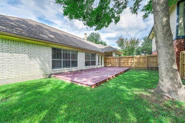 Building Photo - 1927 Summerfield Pl
