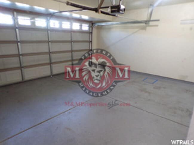 Building Photo - 3 Bd 2.5 Bath Condo 2 Car Garage
