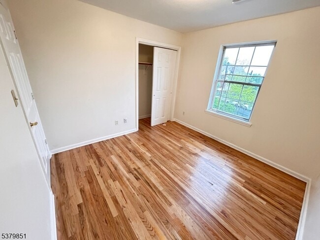 Building Photo - 498 Avon Ave