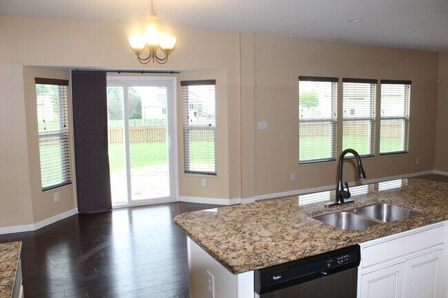 Building Photo - Spacious 4 Bedroom Home in Avon!