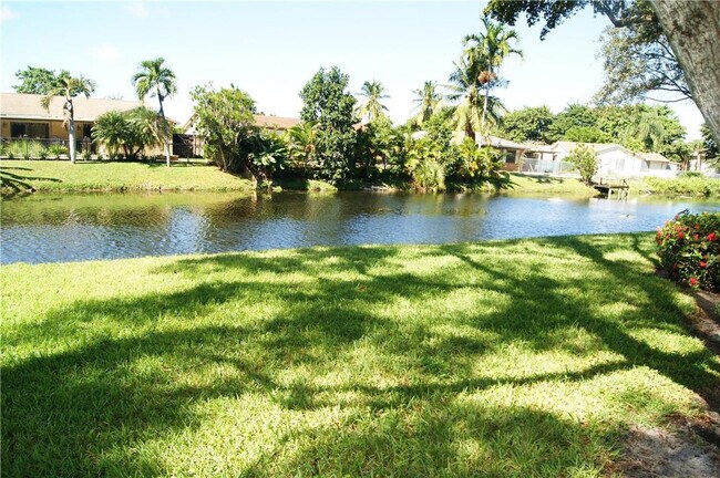 Building Photo - 3781 Cocoplum Cir