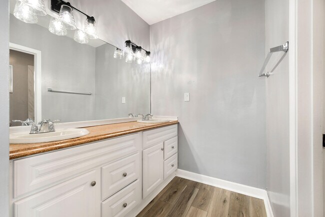 Building Photo - 1571 SW 13th Dr