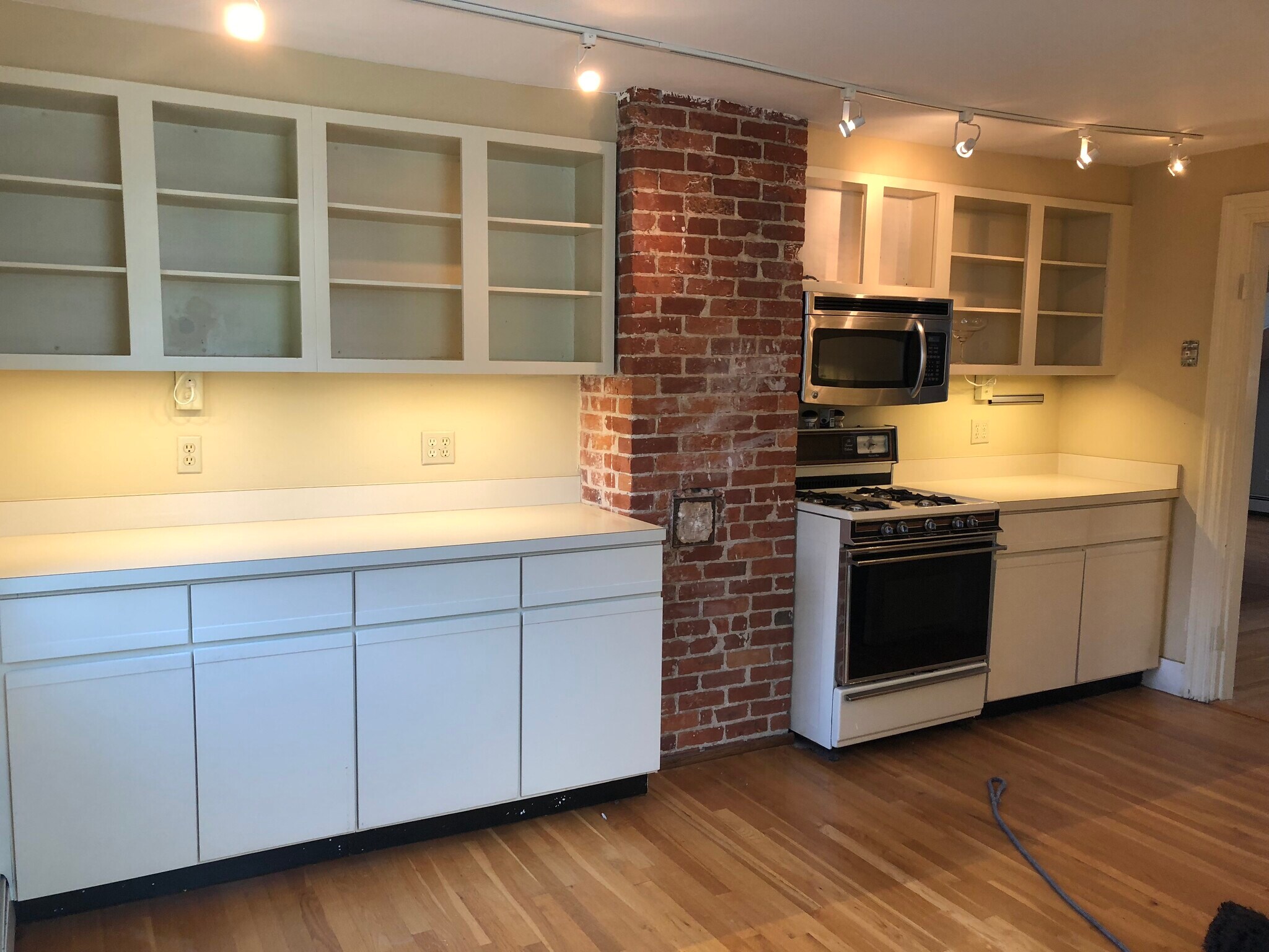 Building Photo - 35 Greenough Ave