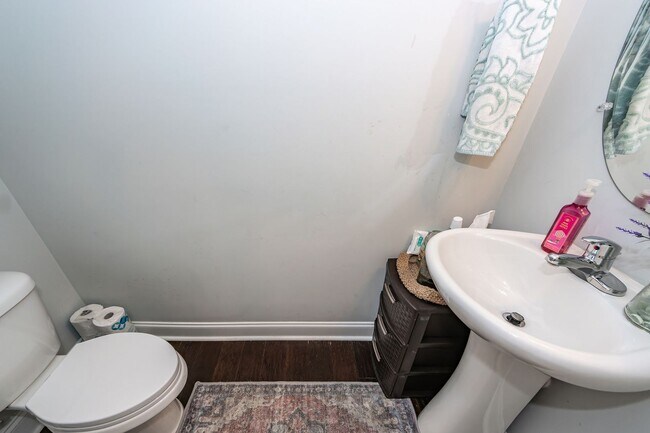 Building Photo - 3 Bedroom 2.5 Bath Single Family Home in F...