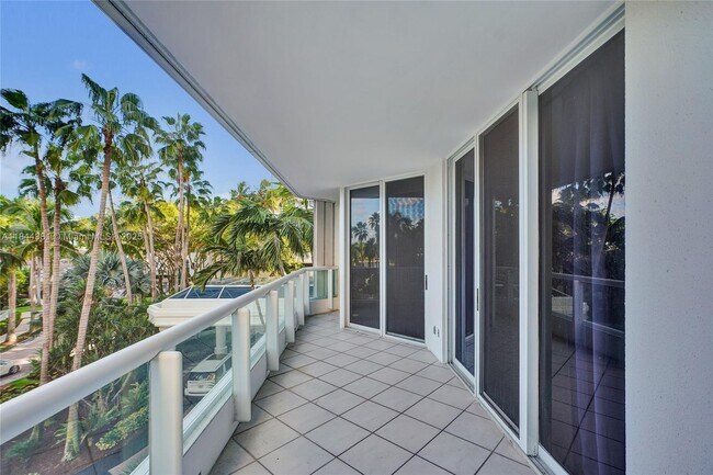 Building Photo - 21150 Point Pl