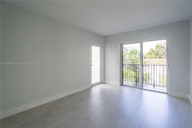 Building Photo - 465 NE 59th St