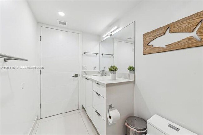 Building Photo - 121 Crandon Blvd