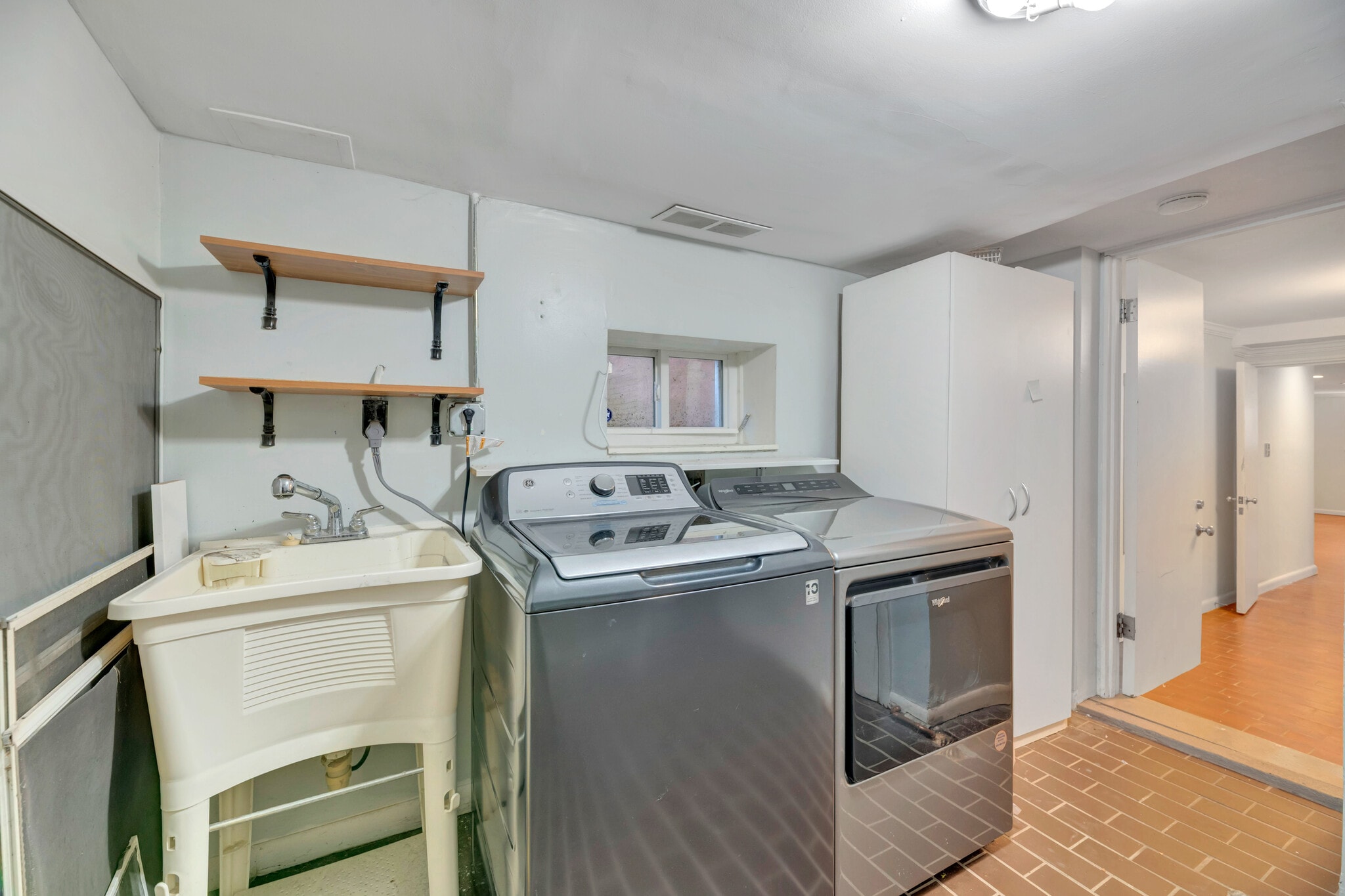 Building Photo - 308 11th St SE