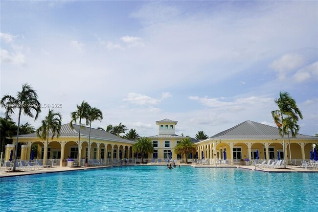 Building Photo - 3334 NE 3rd Dr