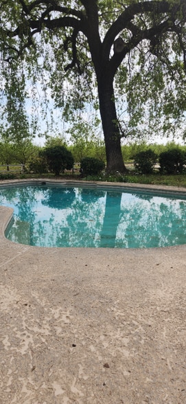 Building Photo - 9905 Ave 404