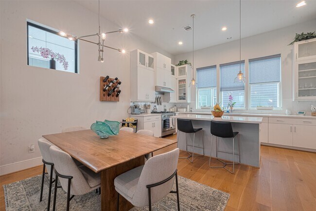 Building Photo - 2608 Rusk St