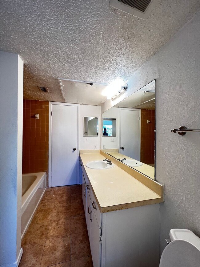 Building Photo - Location! Location! Location! Lovely 2-Sto...