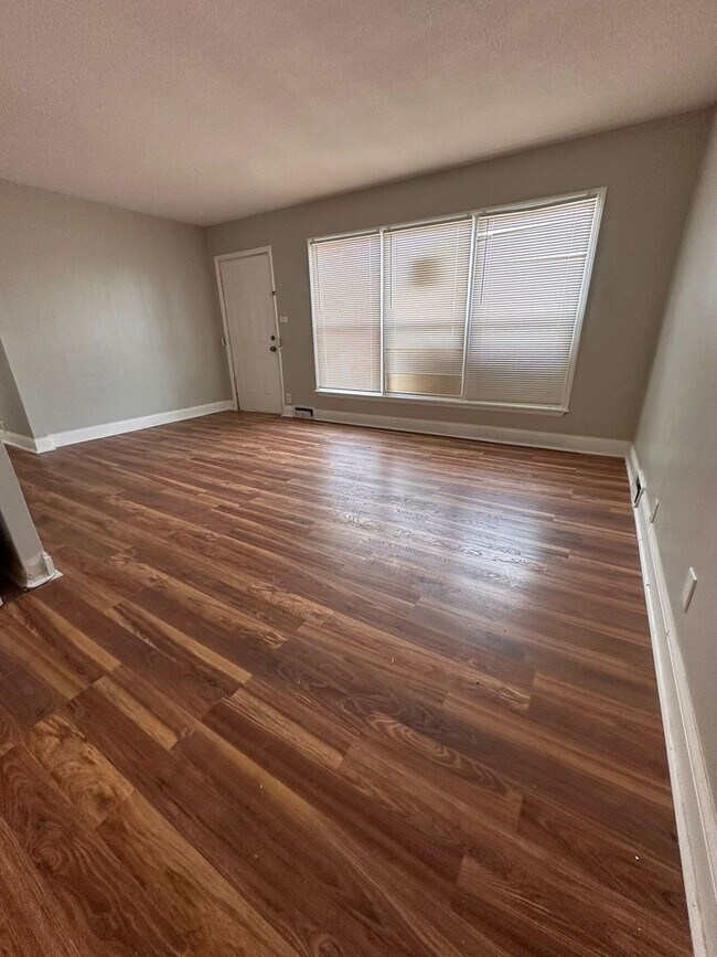 Primary Photo - 4 bedrooms 1 Full bathroom. The house is v...