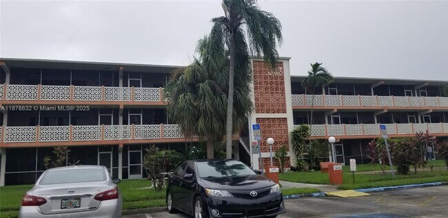 Building Photo - 1450 NE 170th St