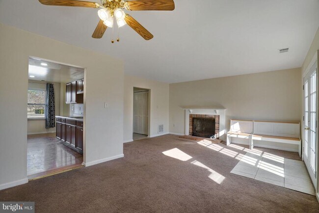 Building Photo - 9 Park Square Dr