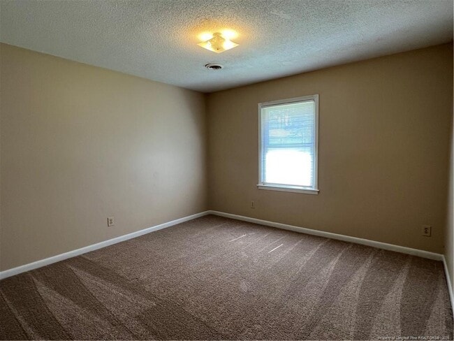 Building Photo - 5675 Livingston Dr