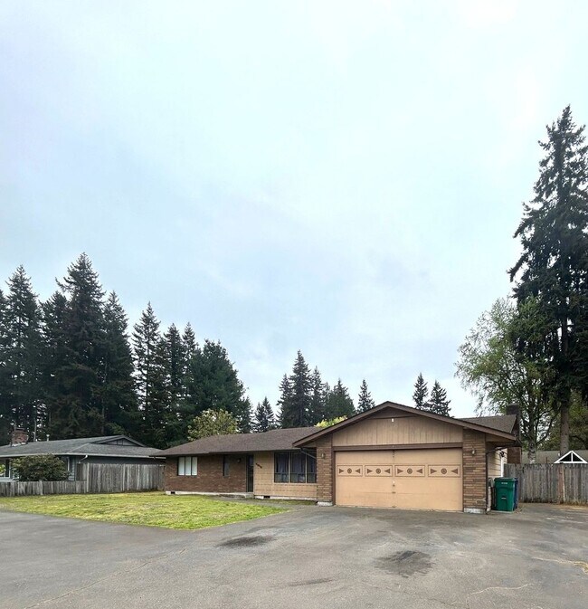 Building Photo - 3 Bedroom 1.5 Bath Rambler