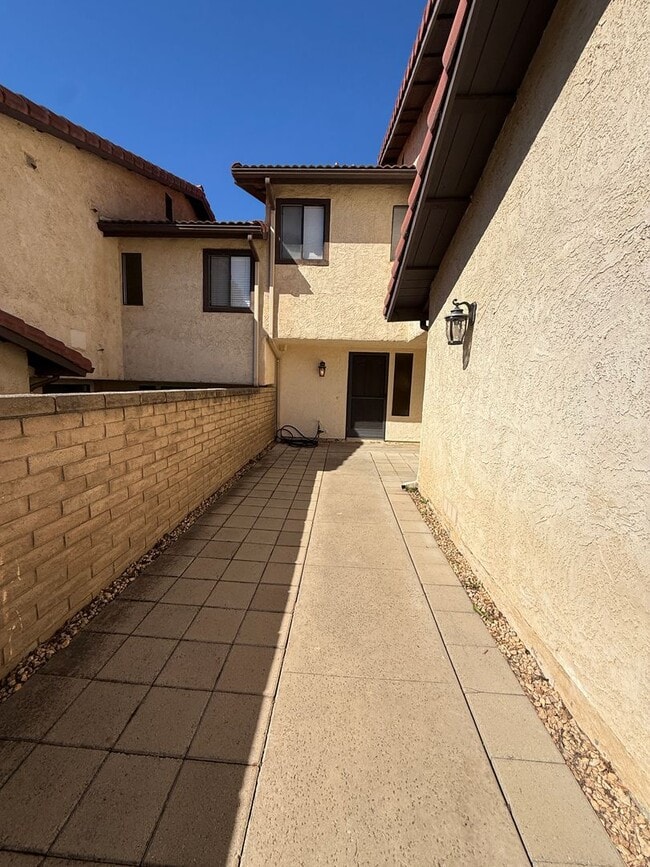 Building Photo - Beautiful Two Story Orcutt Town Home in th...