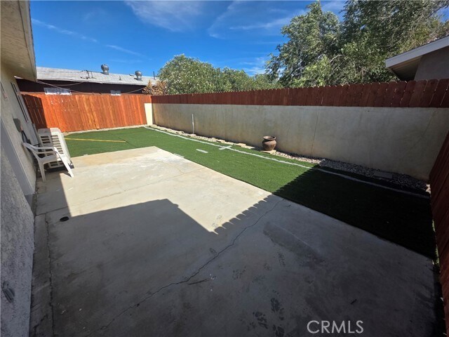 Building Photo - 1204 E Ave Q4