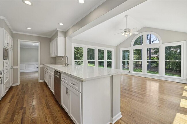 Building Photo - 5653 Trowbridge Dr