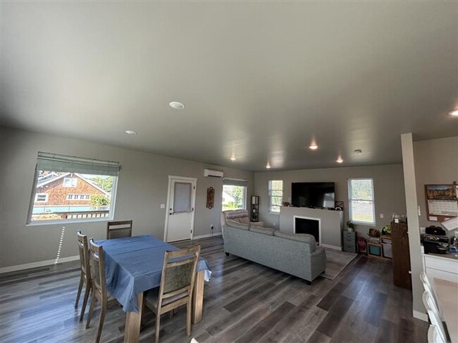 Building Photo - Great 3-bedroom, 2 bath home in Sumas, WA