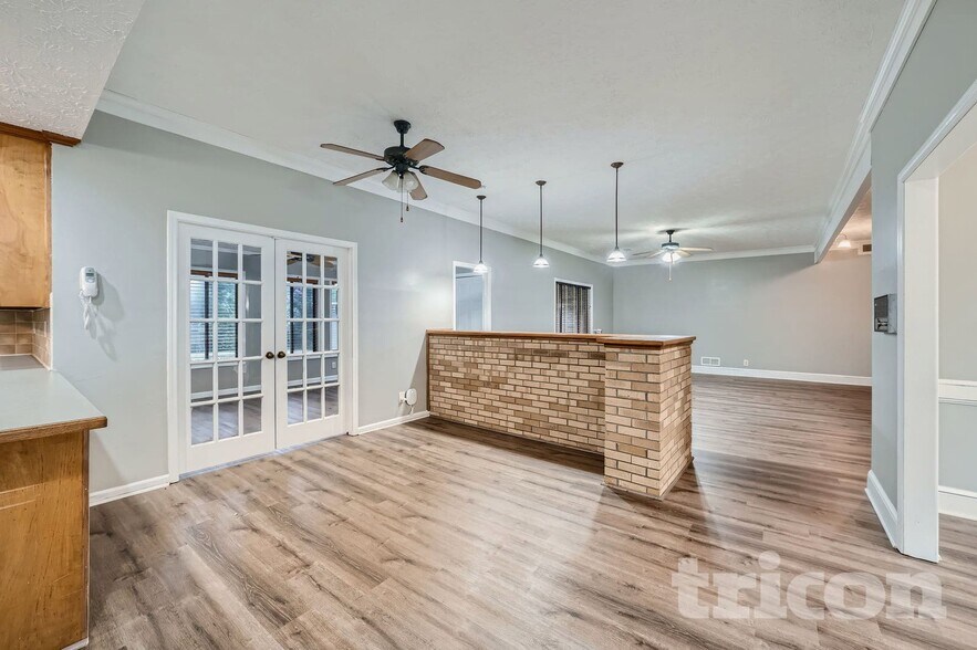 Building Photo - 3944 River Dr SW