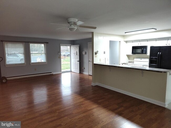 Building Photo - 8566 Dyott Ct