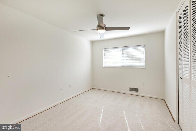 Building Photo - 10650 Weymouth St