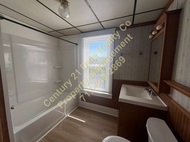 Building Photo - 3 Bedroom Home in Red Lion School District