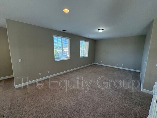 Building Photo - 3116 W Buena Vista Ave