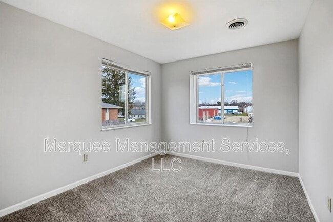 Building Photo - 118 Talon Pl