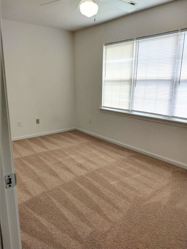 Building Photo - 63 Pirates Cove Dr