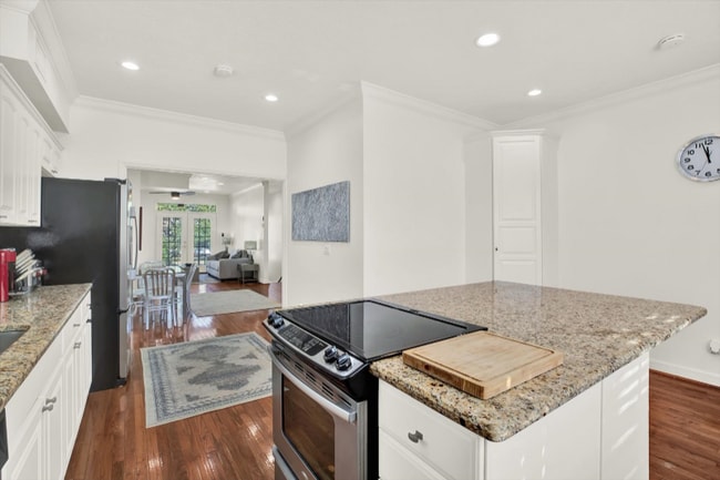 Building Photo - 3006 W Julia St