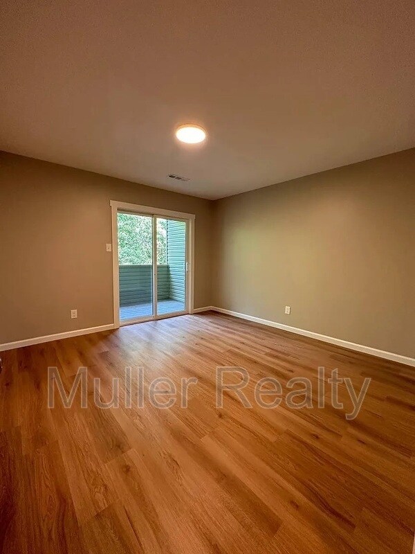 Building Photo - 3636 Old Valley View Dr