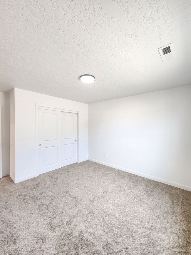 Building Photo - Newer Caldwell Home