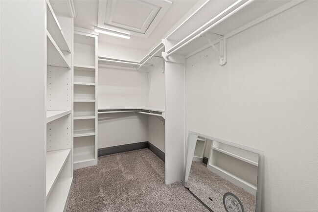 Building Photo - 10054 Cedardale Dr