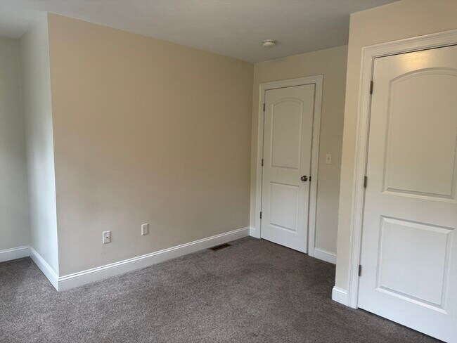 Building Photo - 59 Wenham Rd