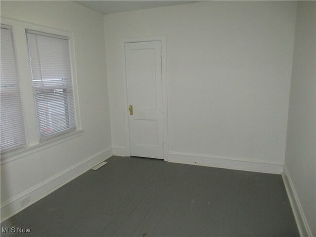 Building Photo - 3754 W 130th St