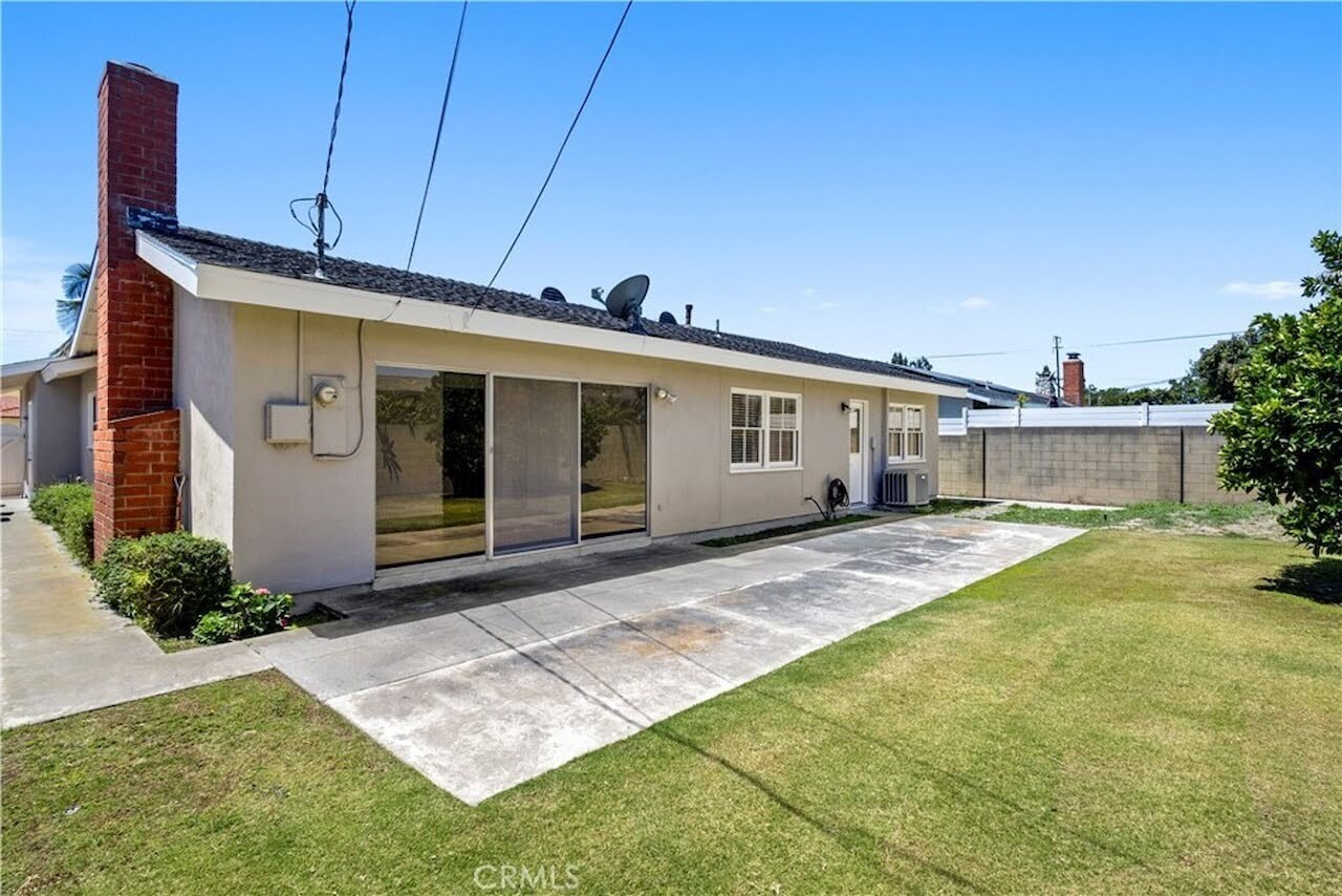 Building Photo - 6061 Dundee Dr