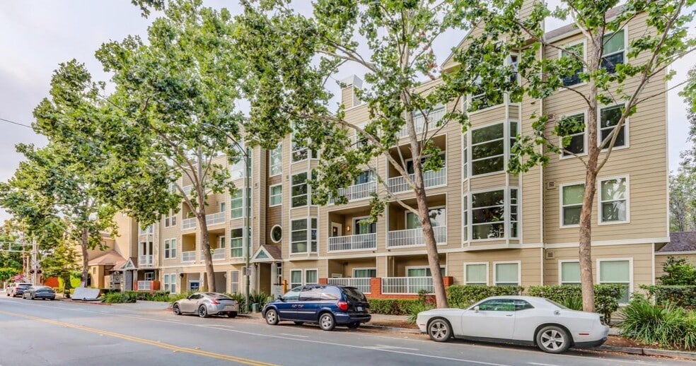 Building Photo - 415 N 2nd St