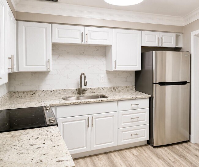Building Photo - 1723 NE Miami Gardens Dr