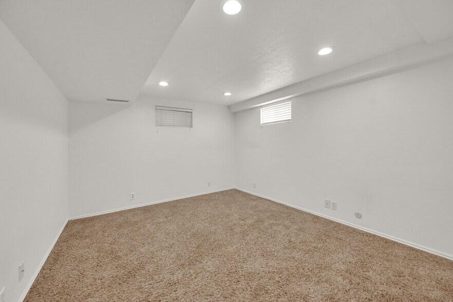 Building Photo - 60 E 1700 S