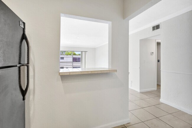 Building Photo - Las Brisas