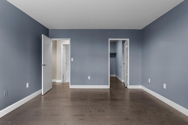 Building Photo - 250 E Harbortown Dr